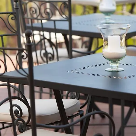 Hotel Di Carlo & 4*