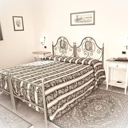 Hotel Di Carlo & 4*